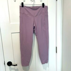 Light purple/pink-ish cropped leggings with pockets.